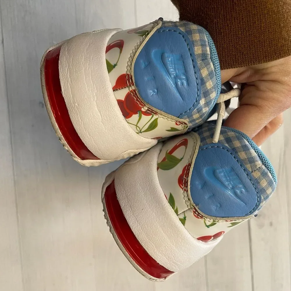 Nike Air girls cherry sneakers‎ size 4